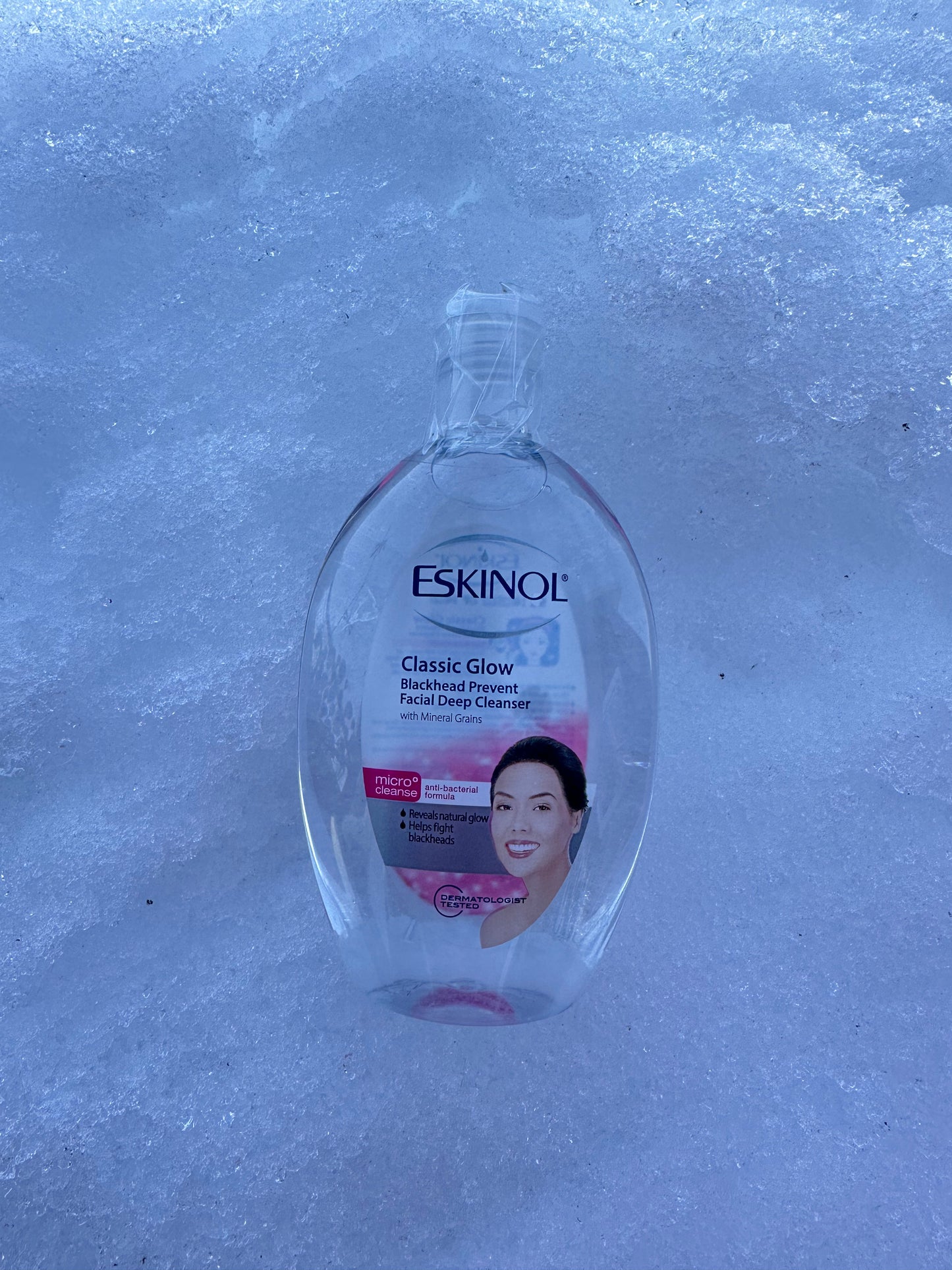 Eskinol Classic Glow Blackhead Prevent w/ Mineral Grains 225ml