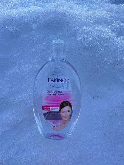 Eskinol Glow Facial Deep Cleanser is a professional-grade formula that effectively removes dirt, oil, and impurities from the skin. Its classic formula is gentle yet powerful, leaving your skin feeling refreshed and deeply cleansed. With regular use, it can help improve the overall appearance and health of your skin by reducing excess oil and preventing breakouts.